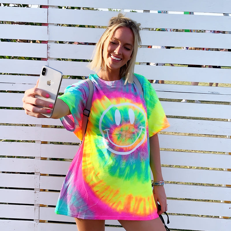 Festy Besty @ Coachella 2019 - Make Friends T-Shirt Neon Tie Dye